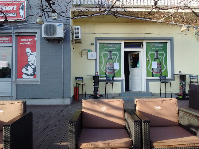 Terasa i ulaz u Ivac Inn caffe bar